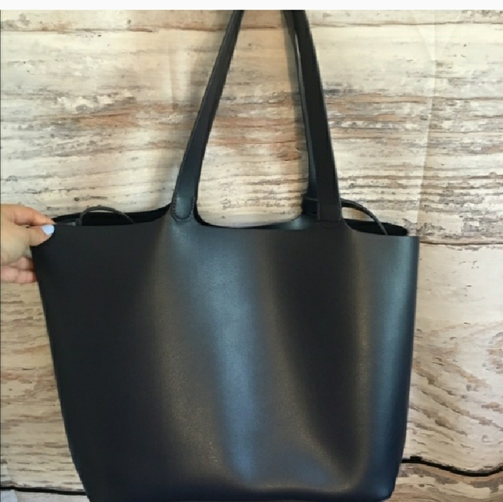 NWT soft vegan Leather Tote-Navy